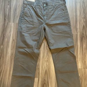 Levis Men’s slim-straight fit pants, size 32x32, color gray.